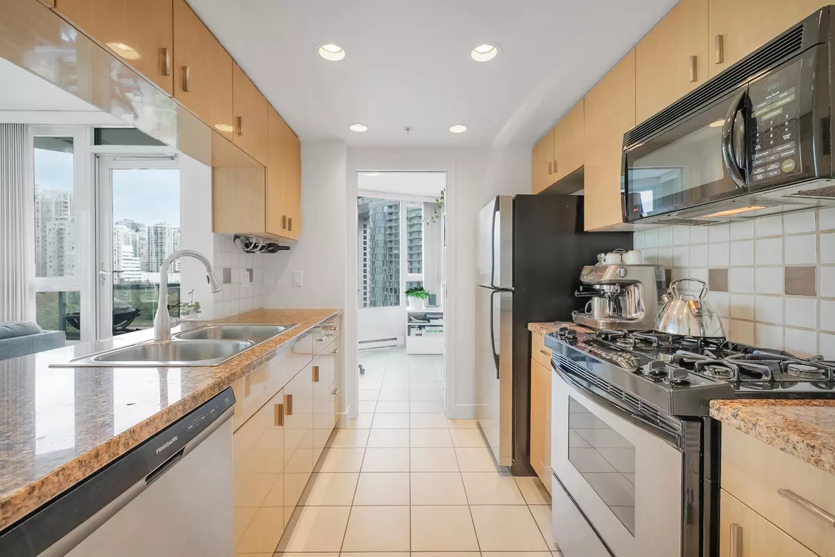Vancouver, BC V6Z 3A3,1033 Marinaside CRES #1101