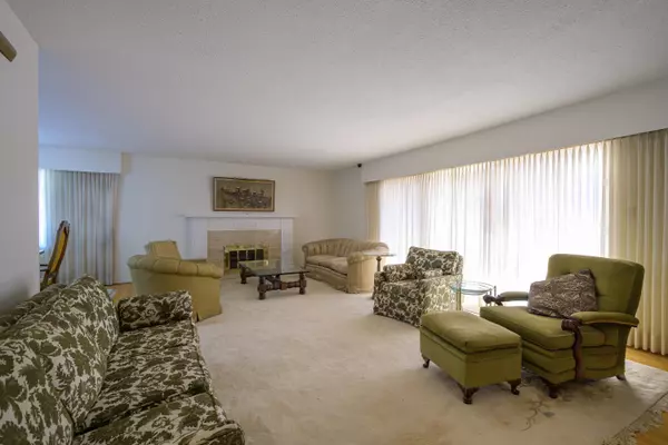 Vancouver, BC V6N 2B3,5938 Holland ST