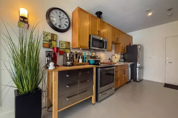 Vancouver, BC V6B 2S8,1230 Hamilton ST #202