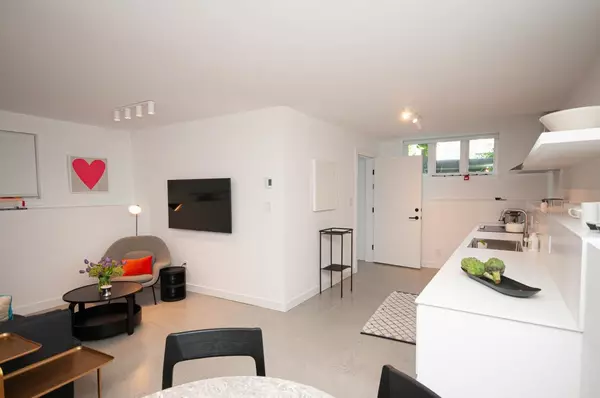 Vancouver, BC V6A 2B7,563 Union ST #2