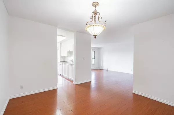 North Vancouver, BC V7J 3V3,223 Mountain HWY #211