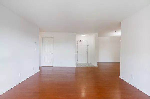 North Vancouver, BC V7J 3V3,223 Mountain HWY #211