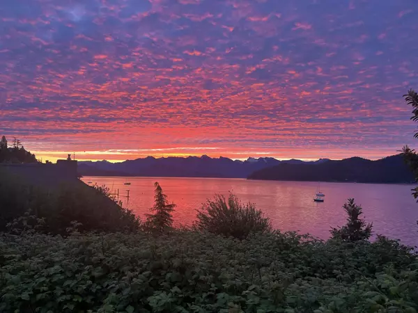 484 Marine DR, Gibsons, BC V0N 1V0