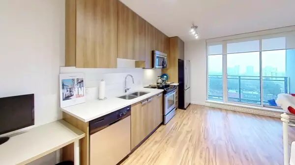 Surrey, BC V3T 0J5,13325 102a AVE
