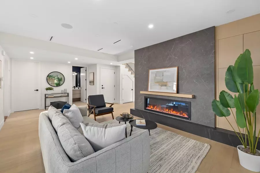 2430 W 49th AVE, Vancouver, BC V6M 2V3