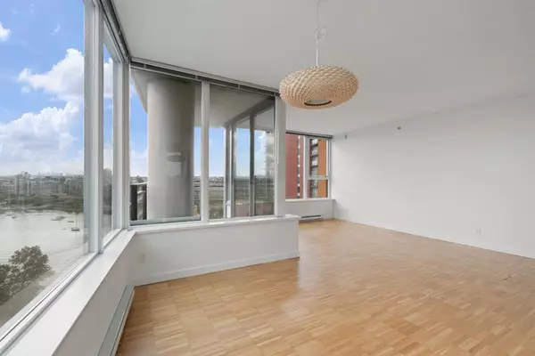 33 Smithe ST #1902 Vancouver, BC V6B 0B5