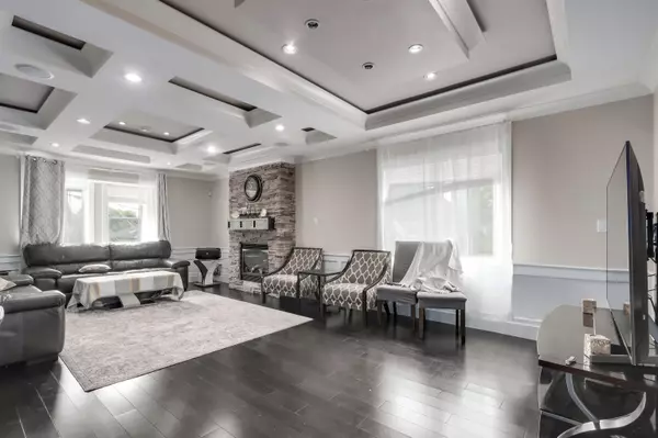 Vancouver, BC V5P 4A8,8363 Victoria DR