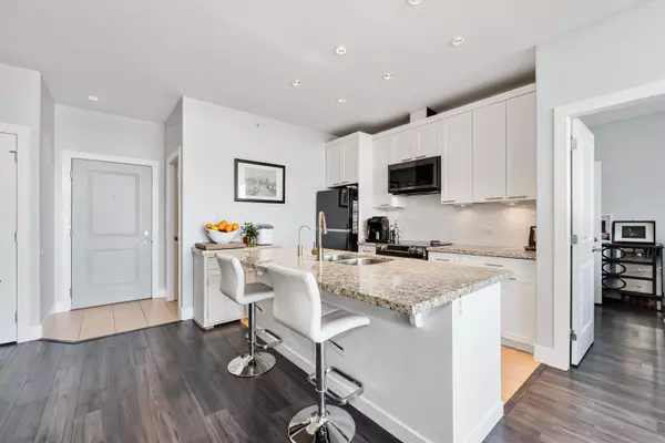 Surrey, BC V4P 0E6,2970 King George BLVD #421