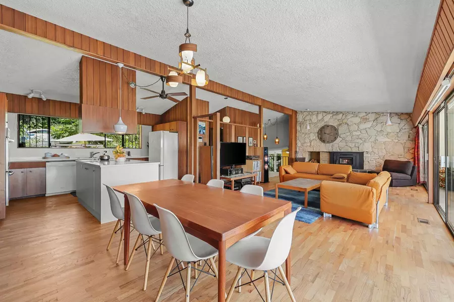 12529 104 AVE, Surrey, BC V3V 3H5