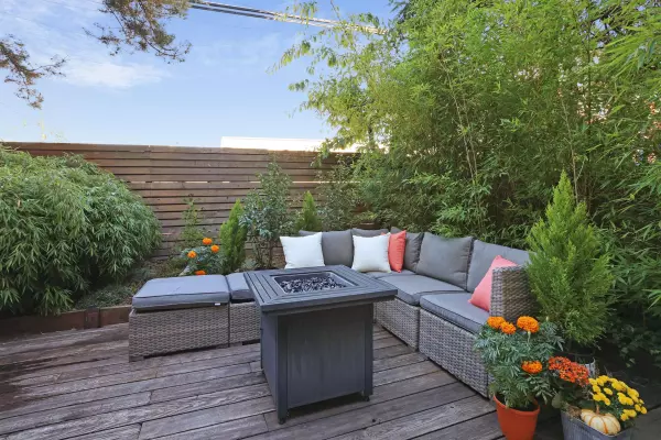 Vancouver, BC V6J 1P6,1933 W 5th AVE #101