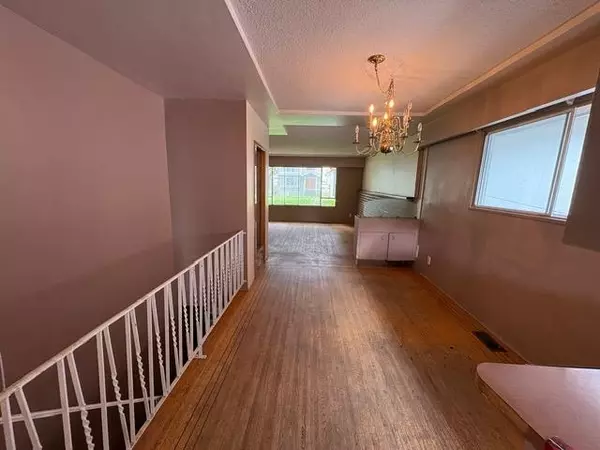 Burnaby, BC V5C 2Z9,4204 Venables ST