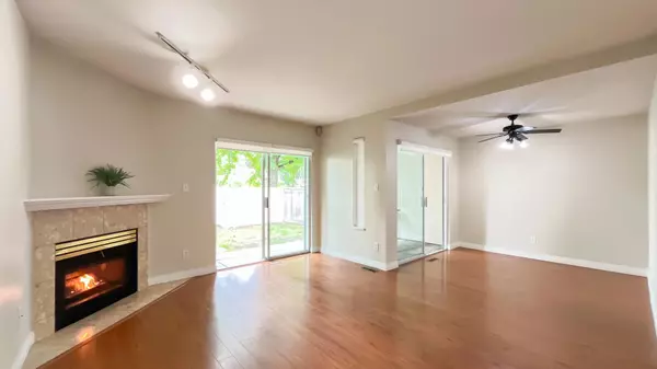 Surrey, BC V3R 8C9,9926 151 ST #15