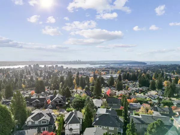 North Vancouver, BC V7N 1G3,404 Somerset ST