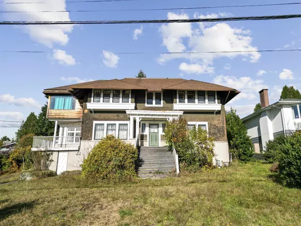 North Vancouver, BC V7N 1G3,404 Somerset ST