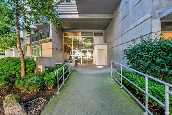 Vancouver, BC V5T 4W1,328 E 11th AVE #409