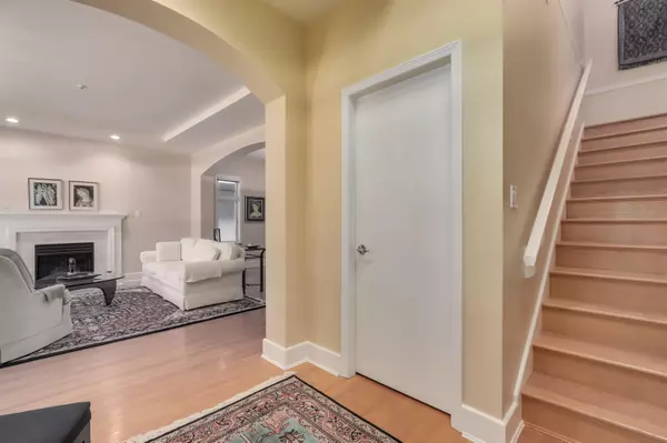 Vancouver, BC V6R 2M5,4543 W 11th AVE