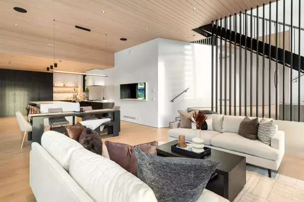 9257 Wedgemount Plateau DR Whistler, BC V8E 1M1