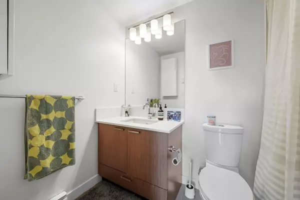 221 Union ST #715 Vancouver, BC V6A 0B4