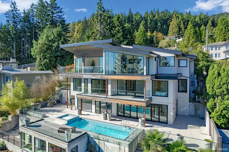 535 Craigmohr DR, West Vancouver, BC V7S 1W8