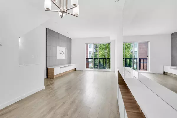 Surrey, BC V4N 6M7,8473 163 ST #10