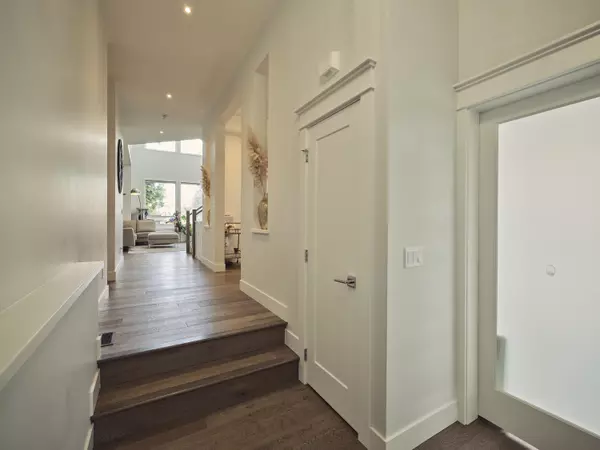 Surrey, BC V4N 6V4,10295 166b ST