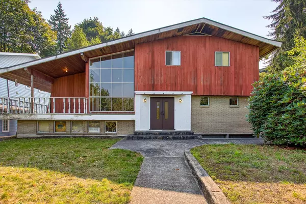 2337 St George ST, Port Moody, BC V3H 2G3