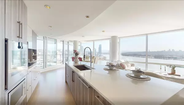 210 Salter ST #1705 New Westminster, BC V3M 0J9