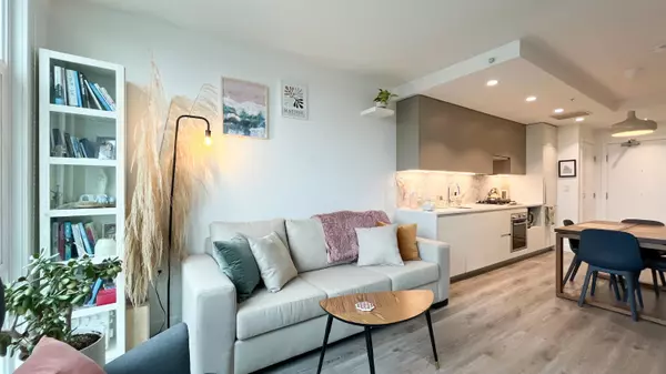 Vancouver, BC V5X 0J9,8181 Chester ST #210