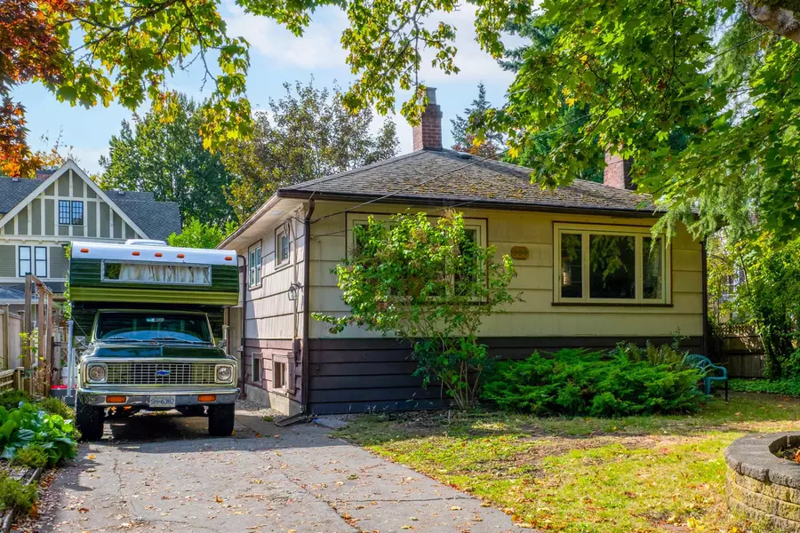 334 Arbutus ST, New Westminster, BC V3L 2J7