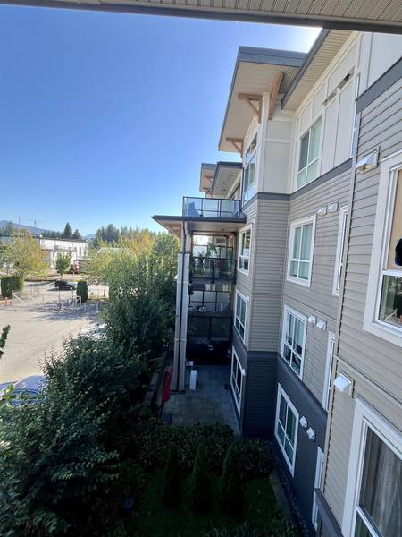 12409 Harris RD #302, Pitt Meadows, BC V3Y 0E7