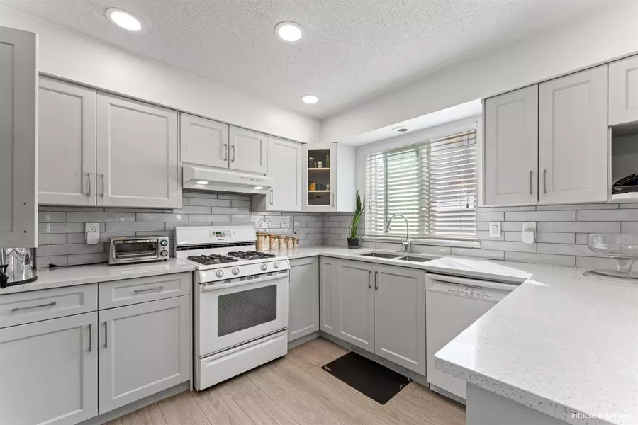 13248 82 AVE, Surrey, BC V3W 8Z4