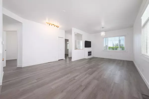 Burnaby, BC V3N 3H4,7696 Davies ST