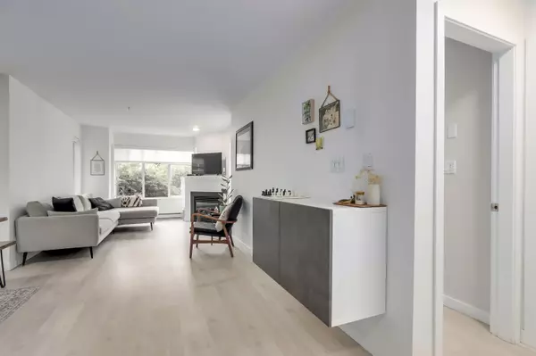 North Vancouver, BC V7H 3A1,630 Roche Point DR #104