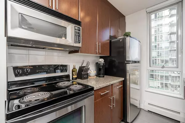 688 Abbott ST #1709 Vancouver, BC V6B 0B9