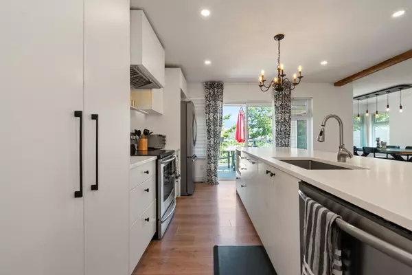 45342 Jasper DR Chilliwack, BC V2R 3B2