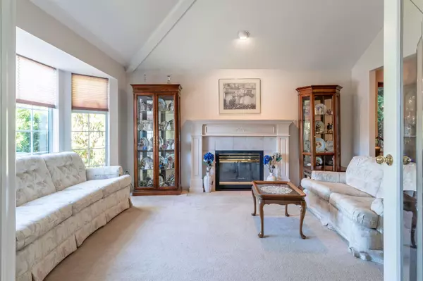 8282 153b ST Surrey, BC V3S 8K6