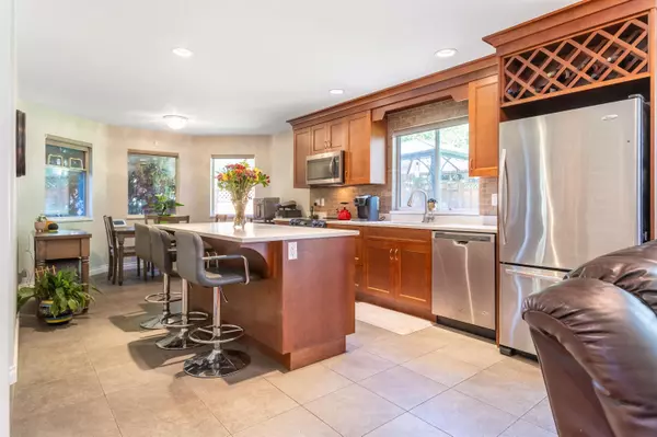 8282 153b ST Surrey, BC V3S 8K6