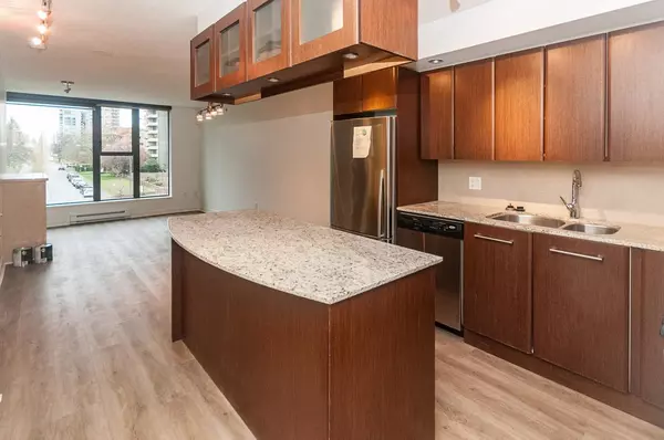 683 W Victoria Park WAY #403, North Vancouver, BC V7M 0A2