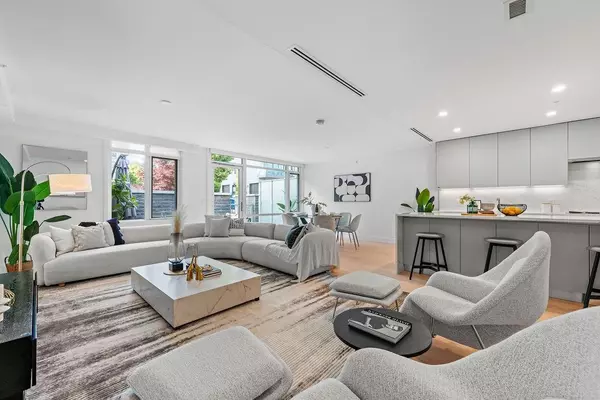 1331 Marine DR #202, West Vancouver, BC V7T 1B6