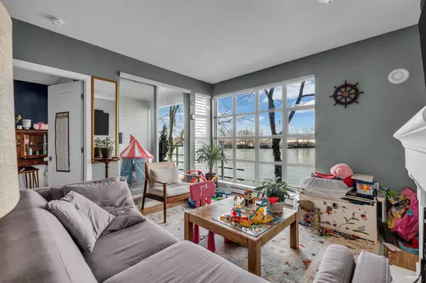 Vancouver, BC V5P 4X1,2020 E Kent Avenue South #208