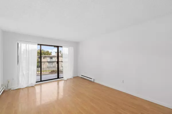 Vancouver, BC V5T 1T5,808 8th AVE #215