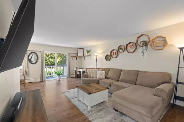 North Vancouver, BC V7J 2H2,1050 Premier ST #86