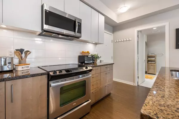 Surrey, BC V4N 6J8,6450 194 ST #303