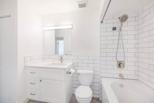 3182 Mountain HWY North Vancouver, BC V7K 2H5