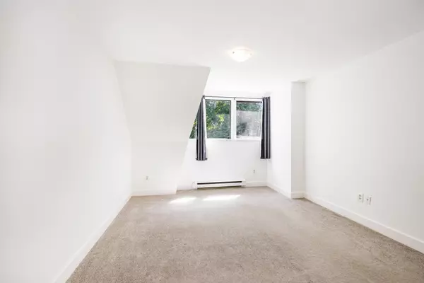 3182 Mountain HWY North Vancouver, BC V7K 2H5