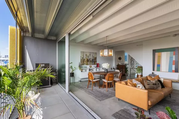 Vancouver, BC V6A 1Z6,219 E Georgia ST #901