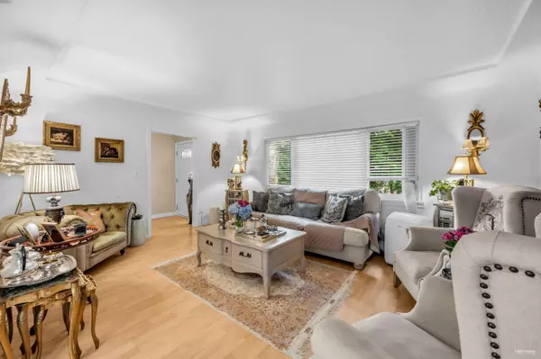 North Vancouver, BC V7R 2H4,1052 Montroyal BLVD