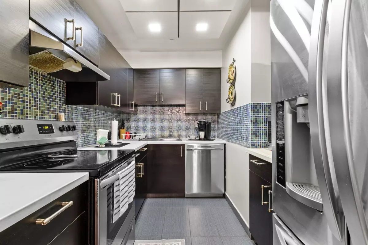 Surrey, BC V3R 8T3,10662 151a Street #110