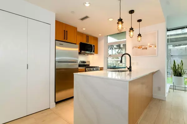 Vancouver, BC V6Z 3H4,638 Beach CRES #305
