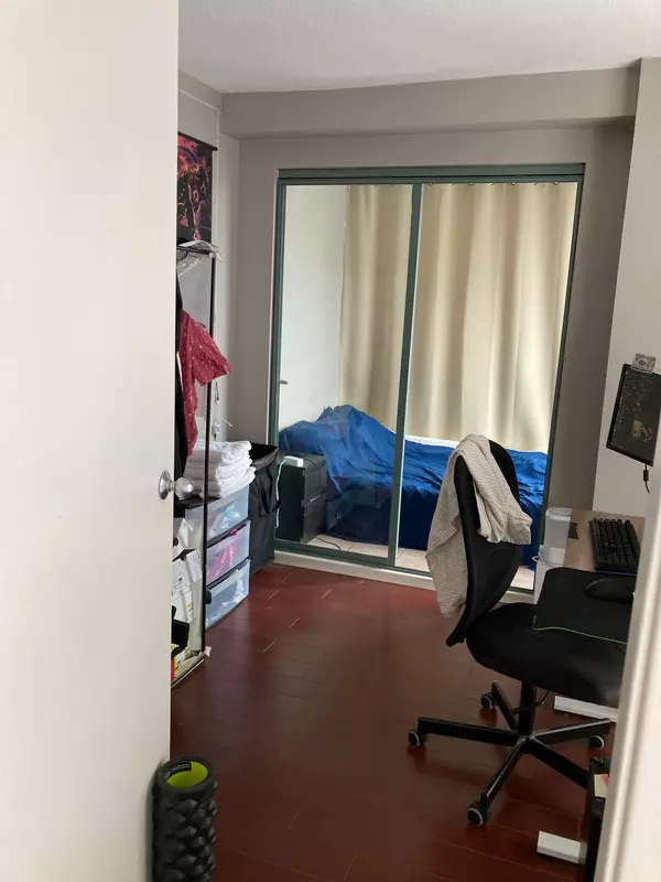 1188 Howe ST #2402 Vancouver, BC V6Z 2S8